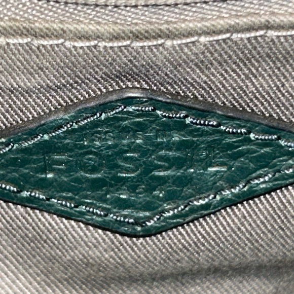 Pre loved pebbled leather fossil crossbody handbag - Picture 13 of 16